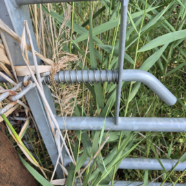 Metalen weidepoort 5 buizen half gaas 366 cm – verzinkt