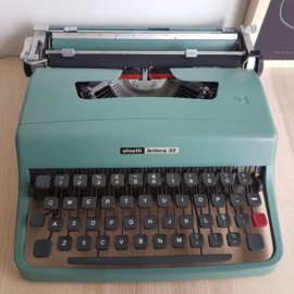 Vintage typemachine Olivetti Underwood Lettera 32 - Blauwgroen