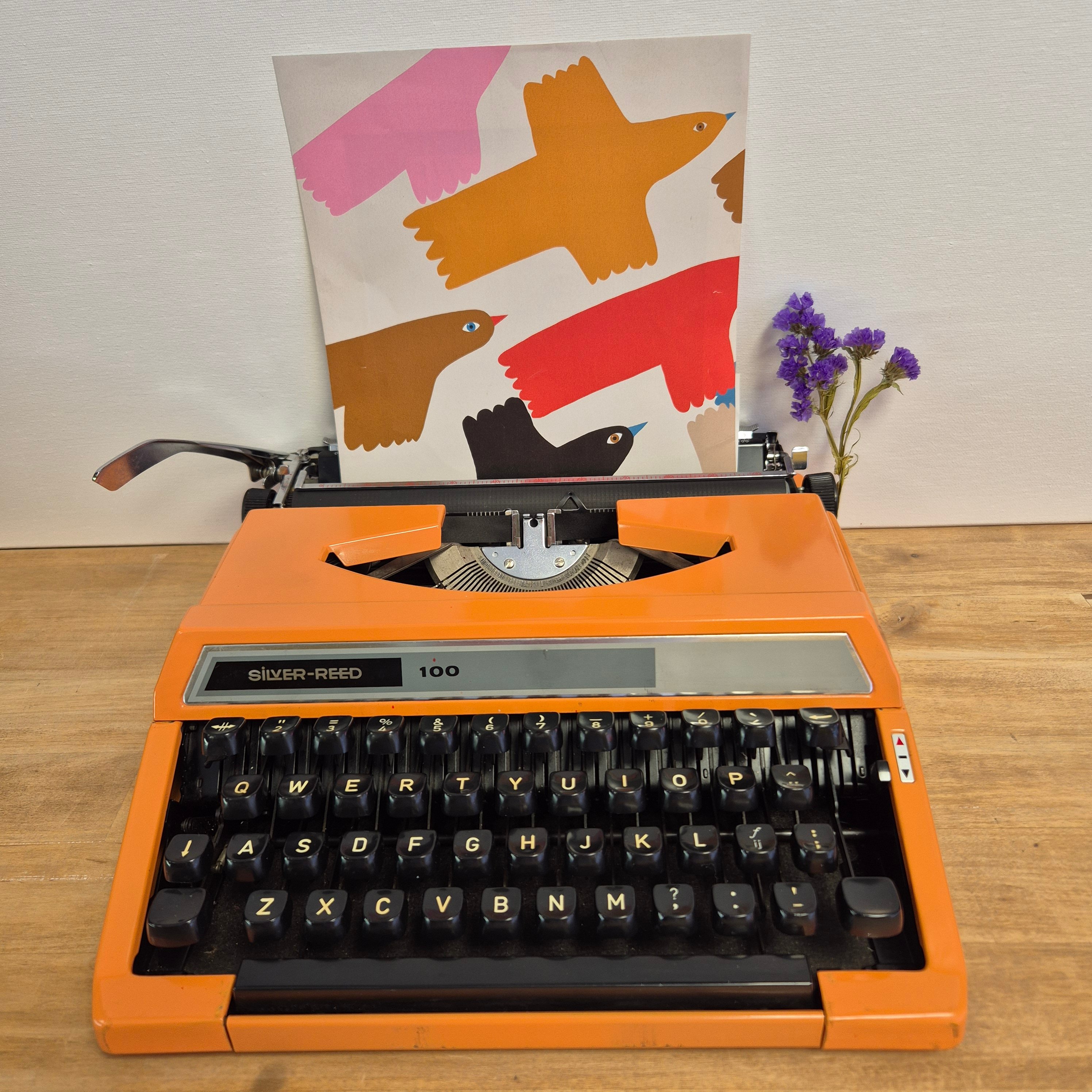 Vintage typemachine Silver Reed 100 - Oranje