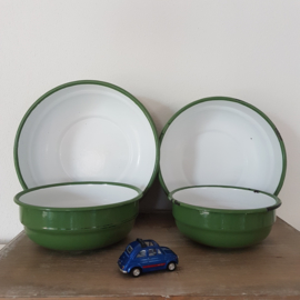 Vintage emaille nestschalen - reseda groen met bies