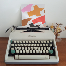 Vintage typemachine Olympia SM 9 De Luxe – two tone