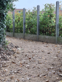 "Betonpaal Doorloper Draad 1.2 m – Sterk en Duurzaam voor Jouw Tuinprojecten"