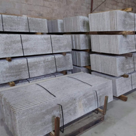 "Betonplaat 100 x 50 cm – Onmiskenbare Kracht en Stabiliteit"