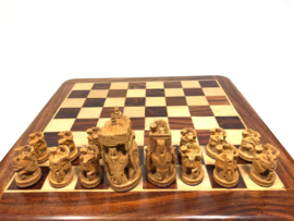 Bijzonder schaakspel van hout 40x40 cm