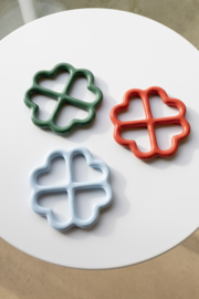 &Klevering panonderzetter clover rood