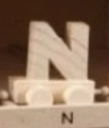 Houten letter N