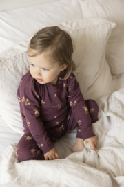 Feetje pyjama met bloem opdruk