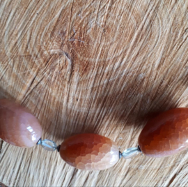 Tonnetjes met subtiele oorbelletjes