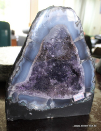 Amethist Geode light on