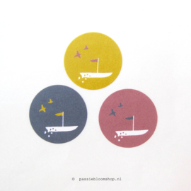 Sticker rond gekleurd bootje  (10 stuks)