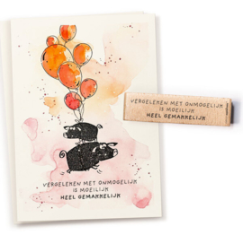 Tekststempel 'Vergeleken met onmogelijk...'