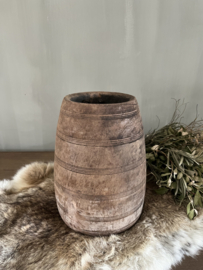 oude doorleefde Nepalese houten kruik, hoogte 24,5 cm