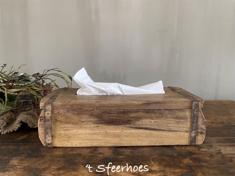 vorst te veel acuut houten tissue box, gemaakt van oude steenmal | Houten woonaccessoires | 't  Sfeerhoes