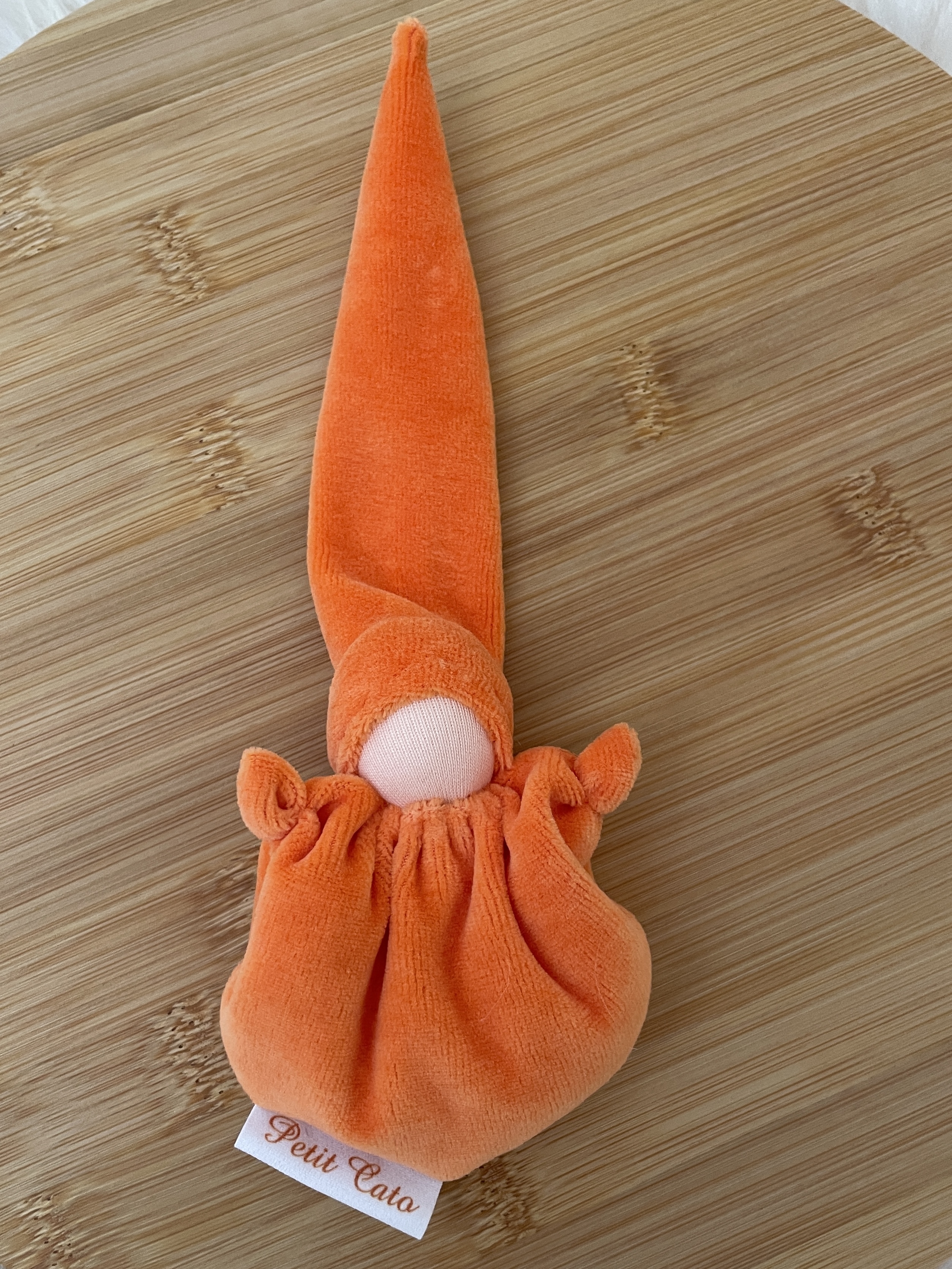 Petit Catootje - Crib doll - rust orange