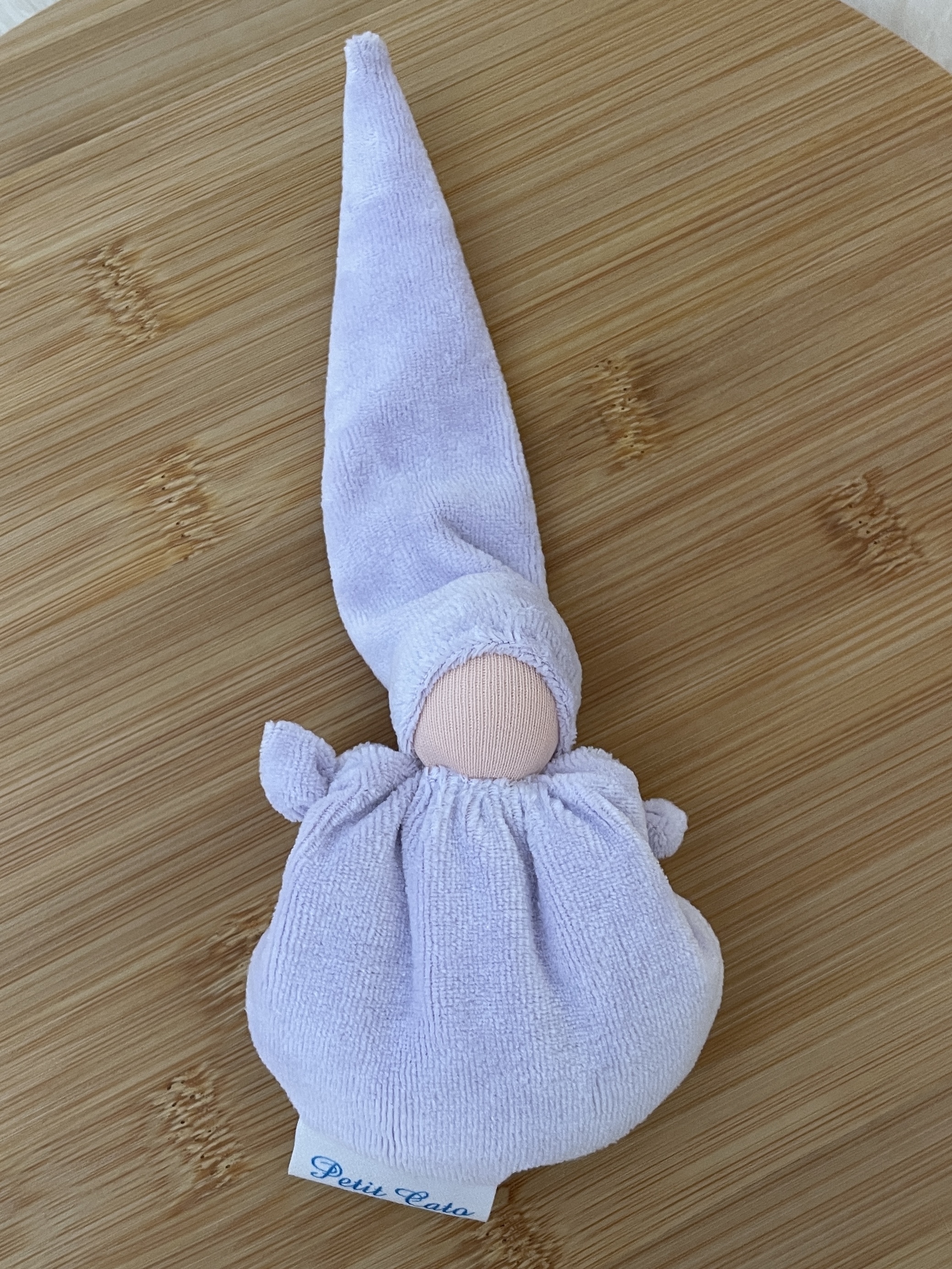 Petit Catootje - Wiege Puppe - blau - dunkler Hautton