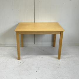 Houten speeltafeltje