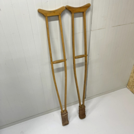 Antieke houten krukken