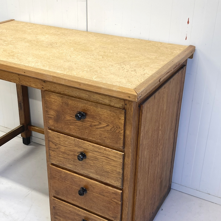 Antiek bureau