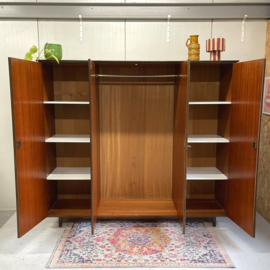 Vintage Chestnut kledingkast