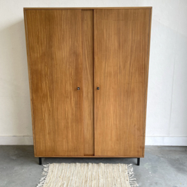 Vintage kledingkast