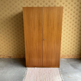 Vintage kledingkast