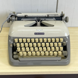 Adler vintage typemachine
