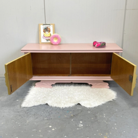 Antiek restyle buffetje
