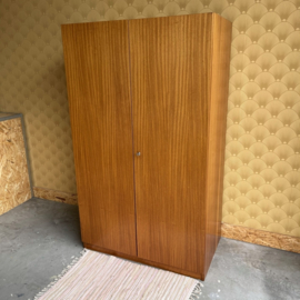Vintage kledingkast