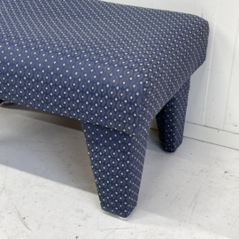 Blauw stoffen voetenbank