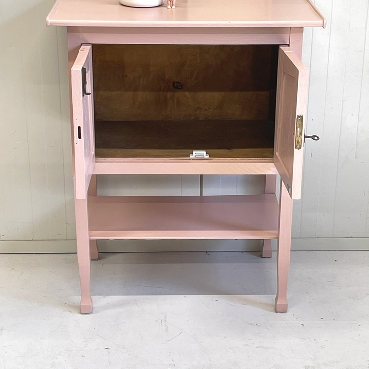 Antiek restyle kastje