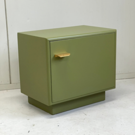 Restyle olijfgroen nachtkastje