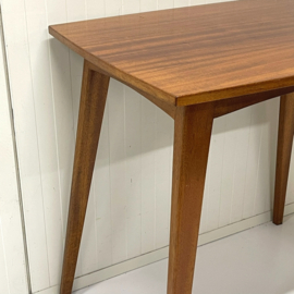 J`60 compacte eettafel hout