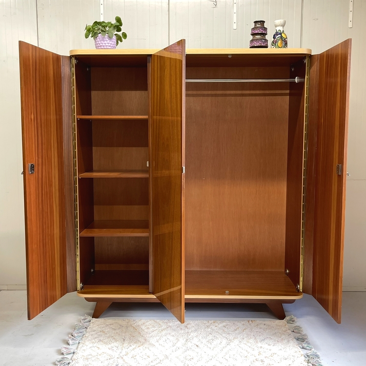 Vintage kledingkast gloss 3 deurs