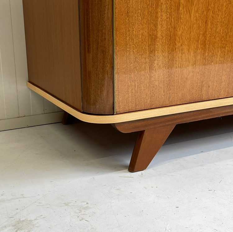 Vintage kledingkast gloss 3 deurs