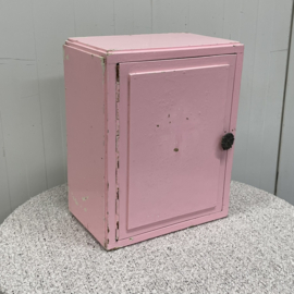 Roze brocante medicijnkastje