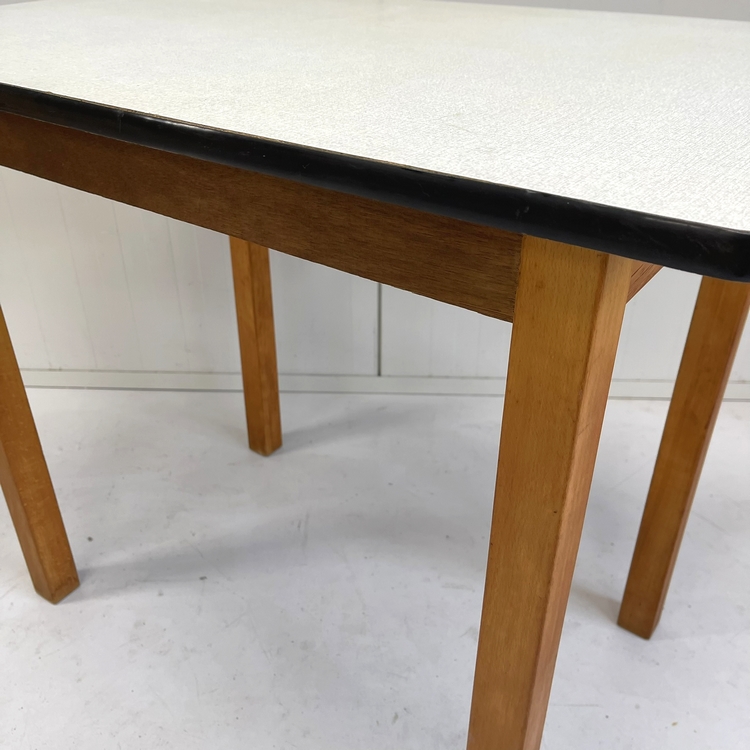 Formica j`60 tafel