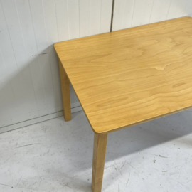 Houten speeltafeltje