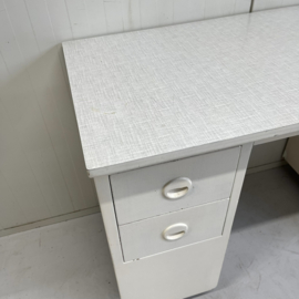 Vintage bureau met opbergruimte