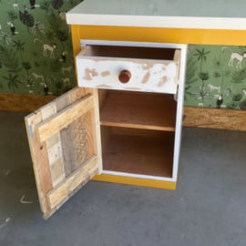 Sloophout oker bureau