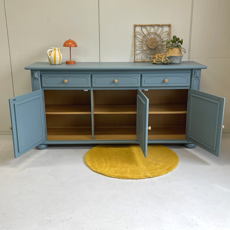 Restyle blauw & rotan dressoir