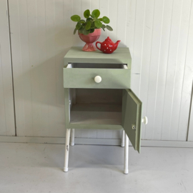 Groen vintage nachtkastje