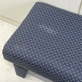 Blauw stoffen voetenbank