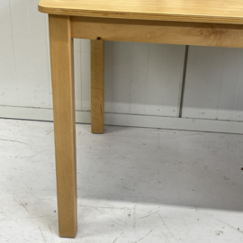 Houten speeltafeltje