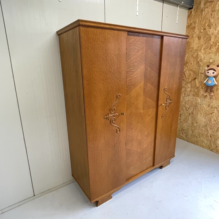 Vintage kledingkast