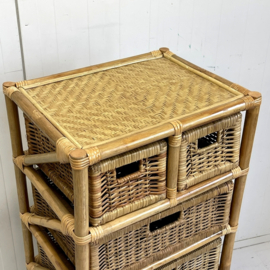 Hoog rotan ladekastje