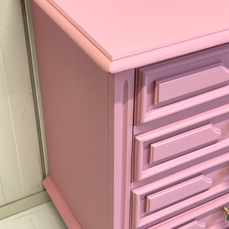 Roze restyle ladekastje