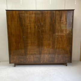 Vintage Chestnut kledingkast
