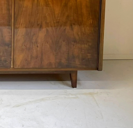 Vintage Chestnut kledingkast