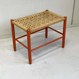 Jaren 70 oranje sisal kruk