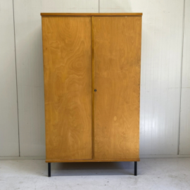 J` 50 kinderkamer kledingkast